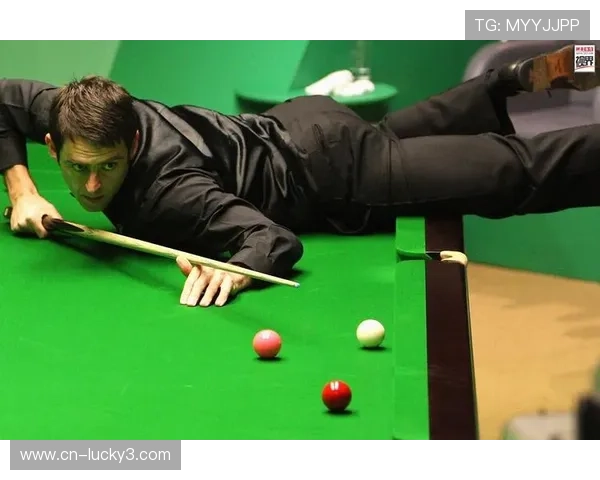 奥沙利文抽烟习惯引发关注 球场内外烟民形象再成焦点